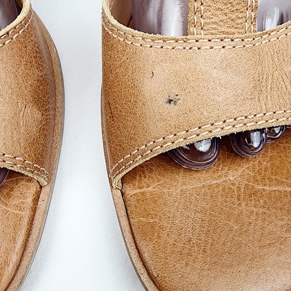 Lucky Brand Sabeni Leather Tan Sandals - Picture 8 of 15